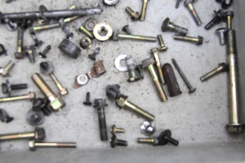 photo de ZAK SCHROEVEN EN BEVESTIGINGSMATERIAAL KYMCO AGILITY FR 2T 50 (2012 - 2017) - Zoom op gebruiksstaat