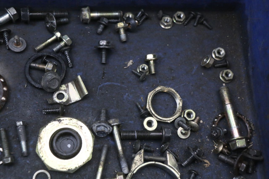 photo de ZAK SCHROEVEN EN BEVESTIGINGSMATERIAAL KYMCO AGILITY FR 2T 50 (2012 - 2017) - Zoom op gebruiksstaat