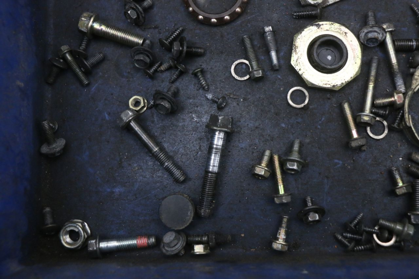 photo de ZAK SCHROEVEN EN BEVESTIGINGSMATERIAAL KYMCO AGILITY FR 2T 50 (2012 - 2017) - Andere kijkhoek