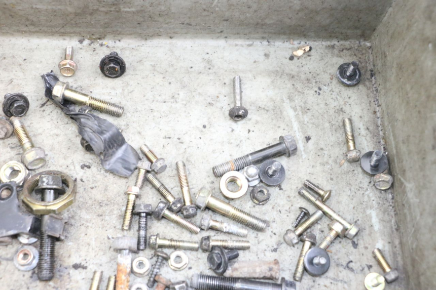 photo de ZAK SCHROEVEN EN BEVESTIGINGSMATERIAAL KYMCO AGILITY FR 2T 50 (2012 - 2017) - Zoom op gebruiksstaat