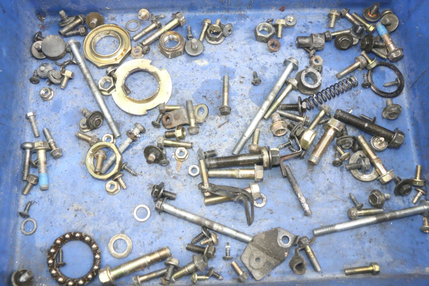 photo de ZAK SCHROEVEN EN BEVESTIGINGSMATERIAAL KYMCO AGILITY NAKED RENOUVO 2T 50 (2011 - 2018) - Detail van het onderdeel