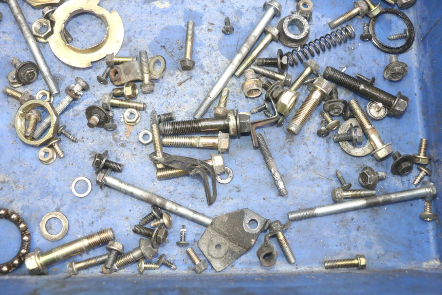 photo de ZAK SCHROEVEN EN BEVESTIGINGSMATERIAAL KYMCO AGILITY NAKED RENOUVO 2T 50 (2011 - 2018) - Zoom op gebruiksstaat