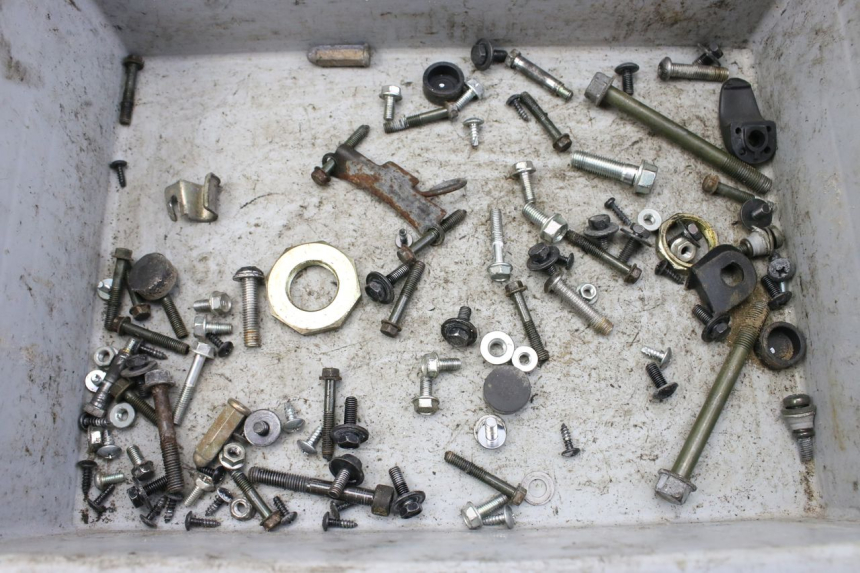 photo de ZAK SCHROEVEN EN BEVESTIGINGSMATERIAAL KYMCO AGILITY NAKED RENOUVO 4T 50 (2018 - 2020) - Hoofdaanzicht