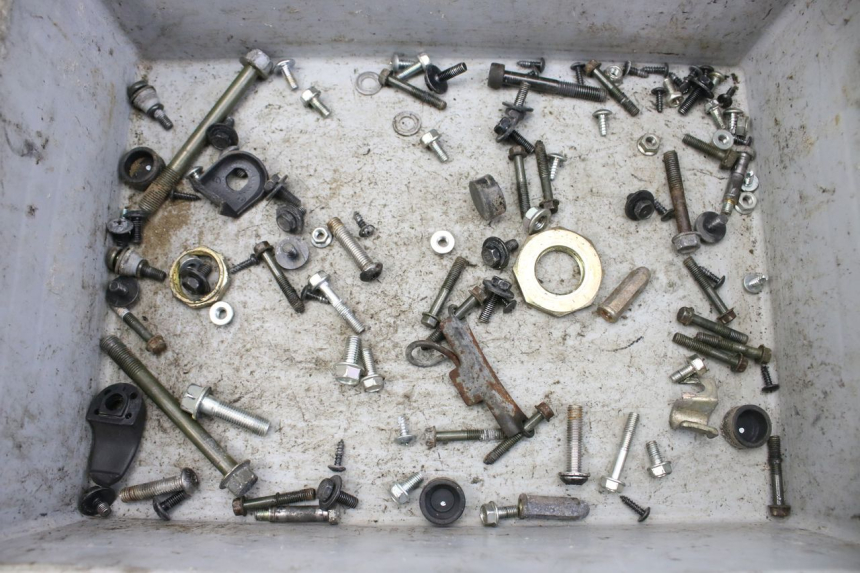 photo de ZAK SCHROEVEN EN BEVESTIGINGSMATERIAAL KYMCO AGILITY NAKED RENOUVO 4T 50 (2018 - 2020) - Detail van het onderdeel