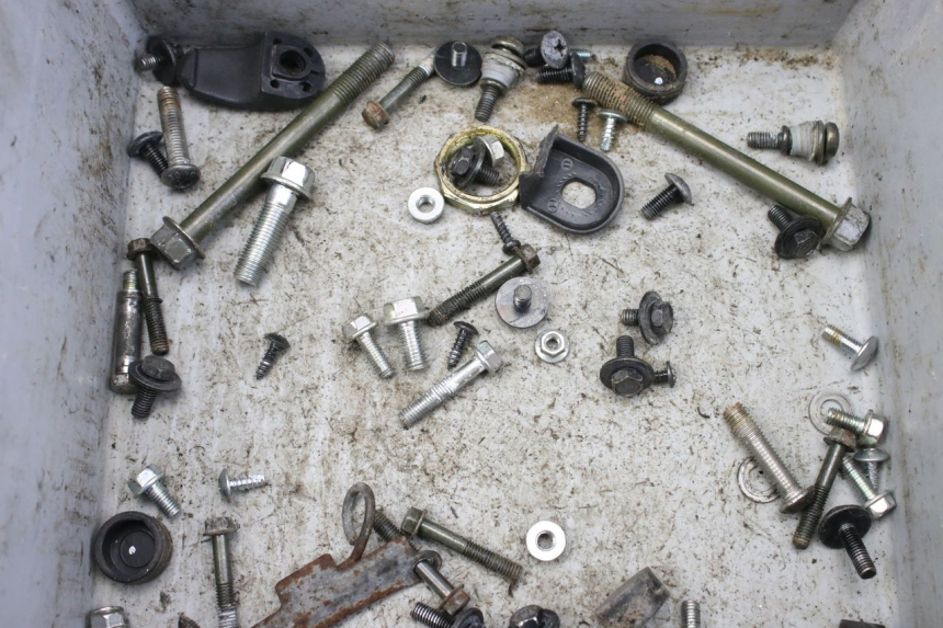 photo de ZAK SCHROEVEN EN BEVESTIGINGSMATERIAAL KYMCO AGILITY NAKED RENOUVO 4T 50 (2018 - 2020) - Andere kijkhoek