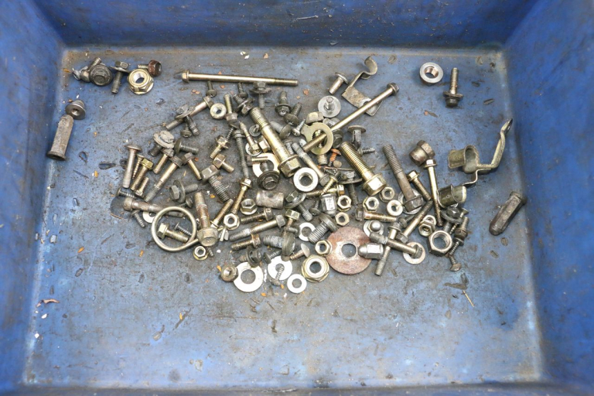 photo de ZAK SCHROEVEN EN BEVESTIGINGSMATERIAAL KYMCO AGILITY PREMIUM 50 (2007 - 2010) - Hoofdaanzicht