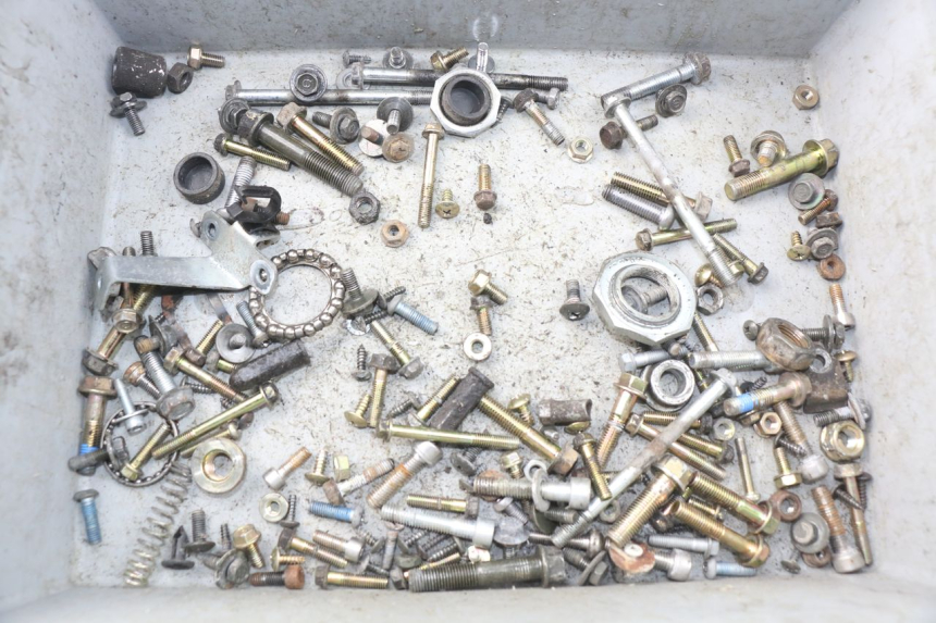 photo de ZAK SCHROEVEN EN BEVESTIGINGSMATERIAAL KYMCO AGILITY RS 2T 50 (2009 - 2013) - Hoofdaanzicht