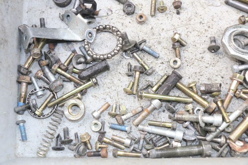 photo de ZAK SCHROEVEN EN BEVESTIGINGSMATERIAAL KYMCO AGILITY RS 2T 50 (2009 - 2013) - Andere kijkhoek