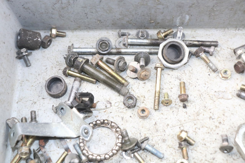 photo de ZAK SCHROEVEN EN BEVESTIGINGSMATERIAAL KYMCO AGILITY RS 2T 50 (2009 - 2013) - Technische close-up