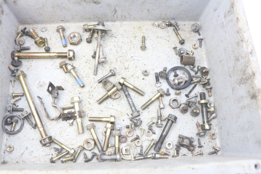 photo de ZAK SCHROEVEN EN BEVESTIGINGSMATERIAAL KYMCO AGILITY RS 2T 50 (2009 - 2013) - Detail van het onderdeel