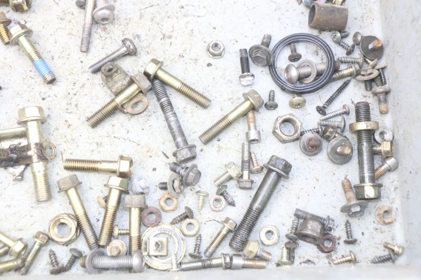 photo de ZAK SCHROEVEN EN BEVESTIGINGSMATERIAAL KYMCO AGILITY RS 2T 50 (2009 - 2013) - Andere kijkhoek