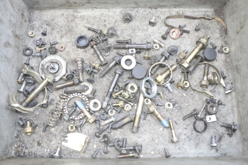 photo de ZAK SCHROEVEN EN BEVESTIGINGSMATERIAAL KYMCO AGILITY RS 4T 50 (2009 - 2013) - Hoofdaanzicht