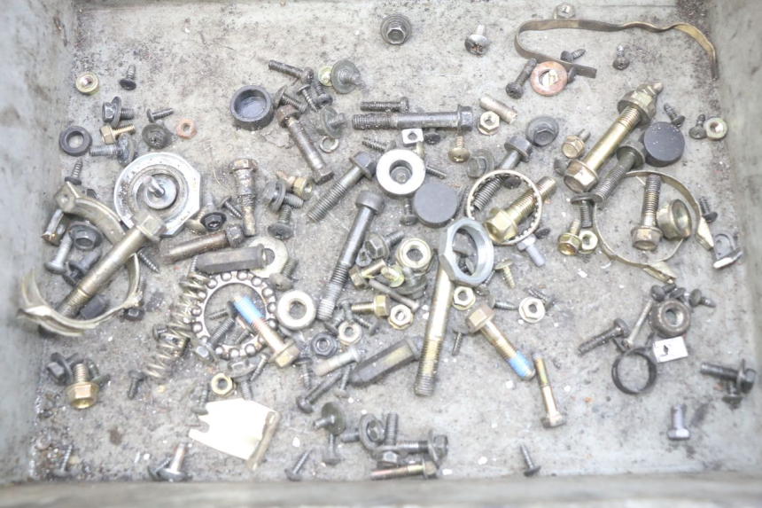 photo de ZAK SCHROEVEN EN BEVESTIGINGSMATERIAAL KYMCO AGILITY RS 4T 50 (2009 - 2013) - Detail van het onderdeel