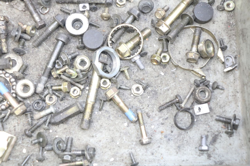 photo de ZAK SCHROEVEN EN BEVESTIGINGSMATERIAAL KYMCO AGILITY RS 4T 50 (2009 - 2013) - Zoom op gebruiksstaat