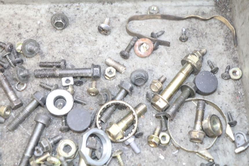 photo de ZAK SCHROEVEN EN BEVESTIGINGSMATERIAAL KYMCO AGILITY RS 4T 50 (2009 - 2013) - Andere kijkhoek