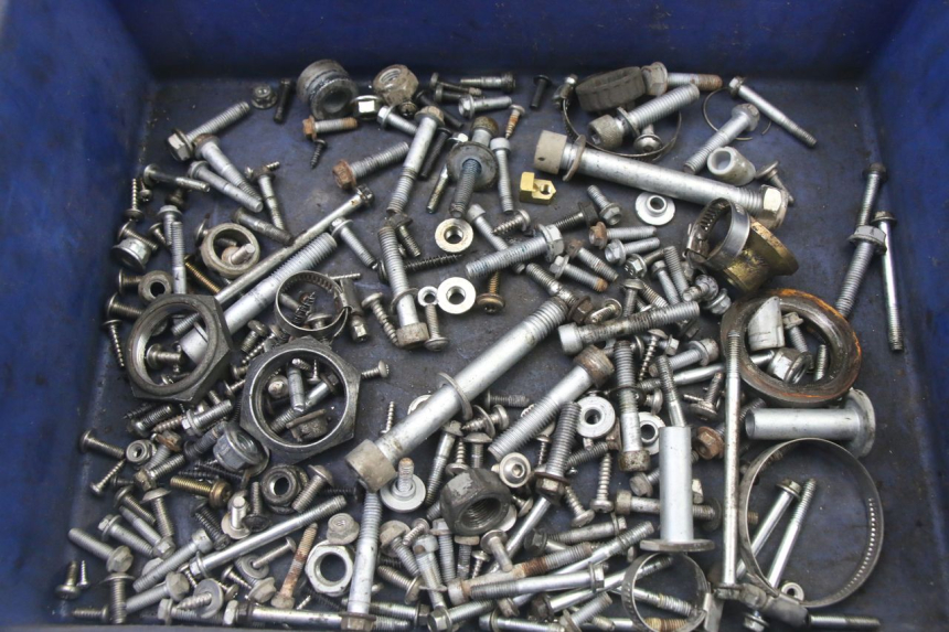 photo de ZAK SCHROEVEN EN BEVESTIGINGSMATERIAAL APRILIA ATLANTIC 125 (2003 - 2009) - Hoofdaanzicht