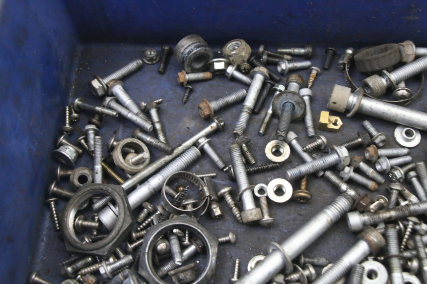 photo de ZAK SCHROEVEN EN BEVESTIGINGSMATERIAAL APRILIA ATLANTIC 125 (2003 - 2009) - Detail van het onderdeel