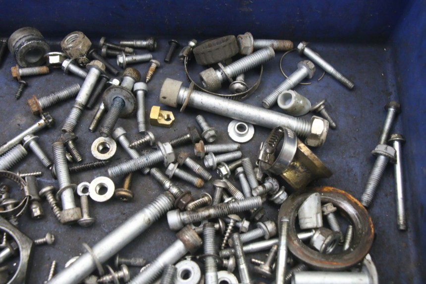 photo de ZAK SCHROEVEN EN BEVESTIGINGSMATERIAAL APRILIA ATLANTIC 125 (2003 - 2009) - Zoom op gebruiksstaat