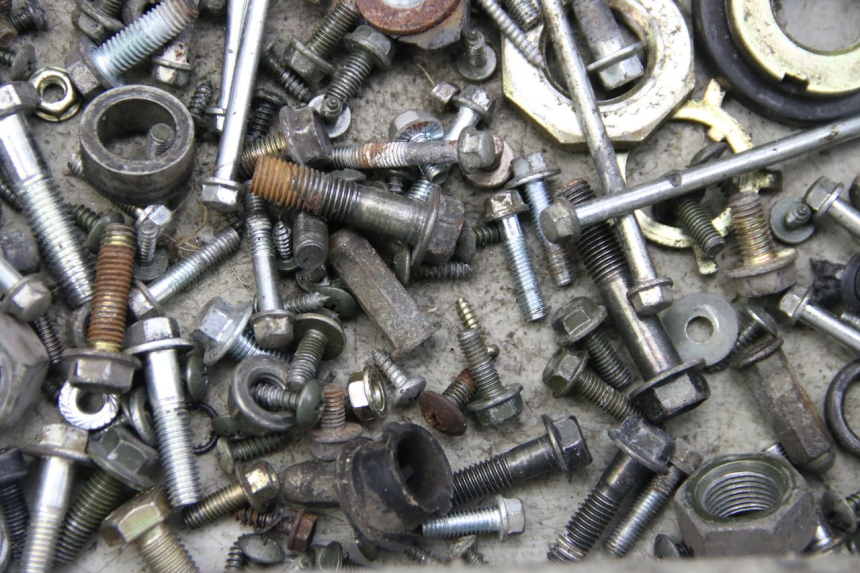 photo de ZAK SCHROEVEN EN BEVESTIGINGSMATERIAAL ECCITY ARTELEC 670 1 (2013 - 2017) - Zoom op gebruiksstaat