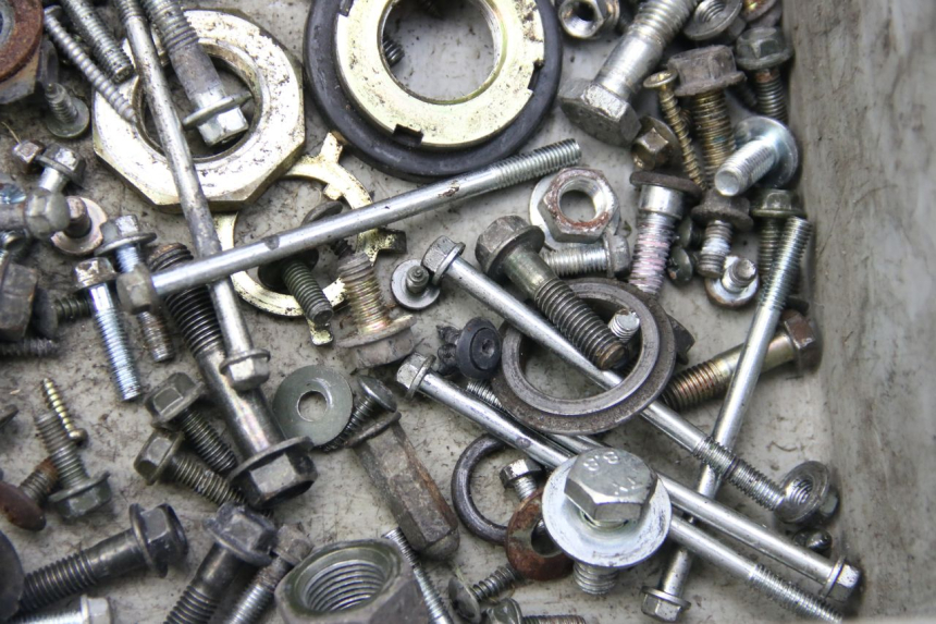 photo de ZAK SCHROEVEN EN BEVESTIGINGSMATERIAAL ECCITY ARTELEC 670 1 (2013 - 2017) - Andere kijkhoek