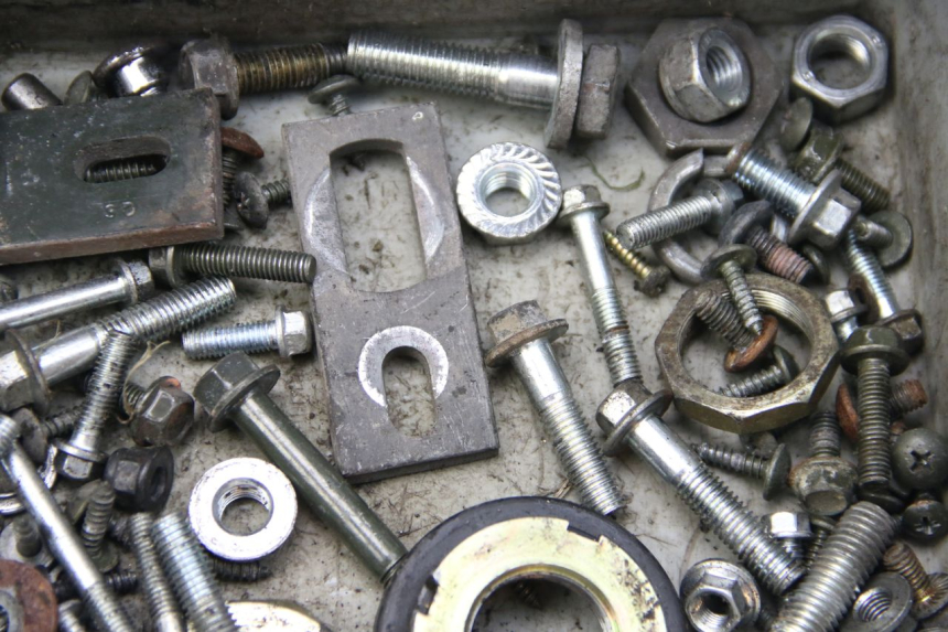 photo de ZAK SCHROEVEN EN BEVESTIGINGSMATERIAAL ECCITY ARTELEC 670 1 (2013 - 2017) - Technische close-up