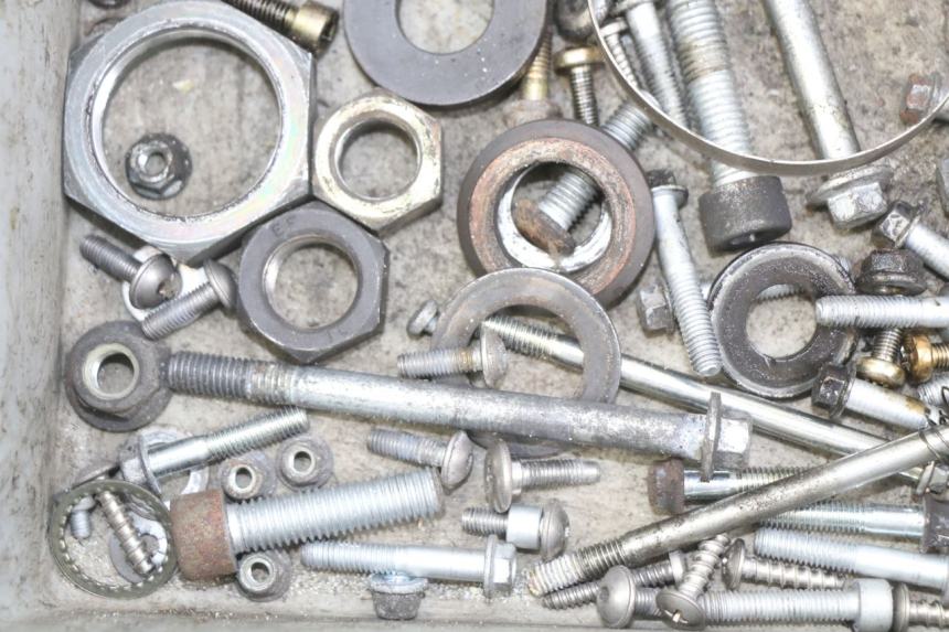 photo de ZAK SCHROEVEN EN BEVESTIGINGSMATERIAAL APRILIA ATLANTIC 500 (2002 - 2003) - Detail van het onderdeel