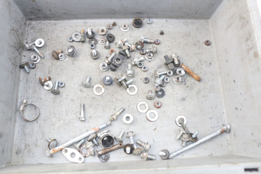 photo de ZAK SCHROEVEN EN BEVESTIGINGSMATERIAAL CHINESE QUAD ATV ENFANT 125 - Hoofdaanzicht