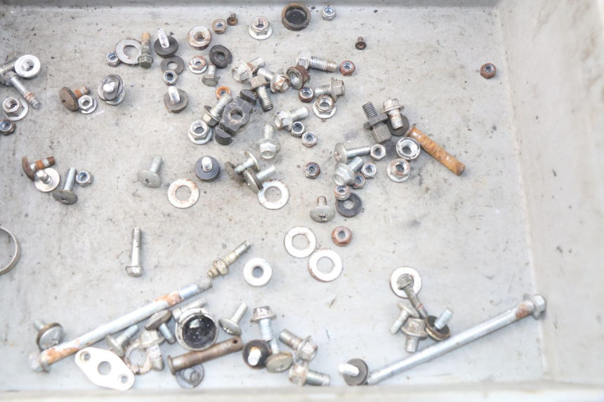 photo de ZAK SCHROEVEN EN BEVESTIGINGSMATERIAAL CHINESE QUAD ATV ENFANT 125 - Detail van het onderdeel