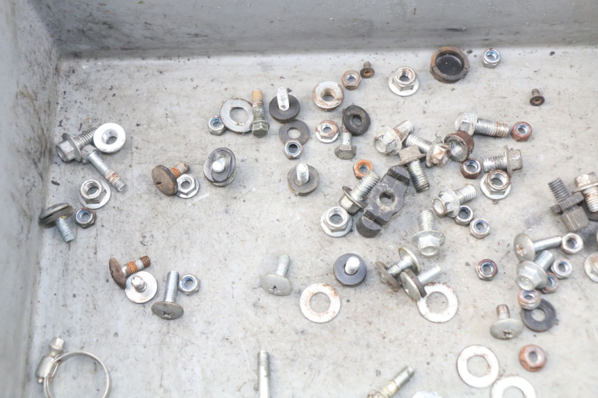 photo de ZAK SCHROEVEN EN BEVESTIGINGSMATERIAAL CHINESE QUAD ATV ENFANT 125 - Zoom op gebruiksstaat