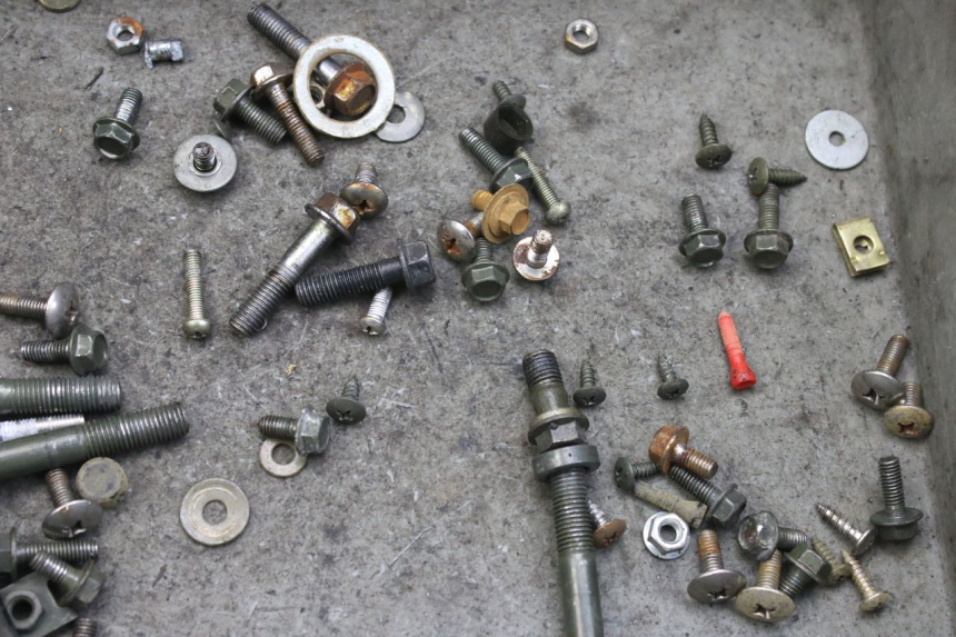 photo de ZAK SCHROEVEN EN BEVESTIGINGSMATERIAAL WILDLANDER BISCUIT 125 (2004 - 2010) - Detail van het onderdeel