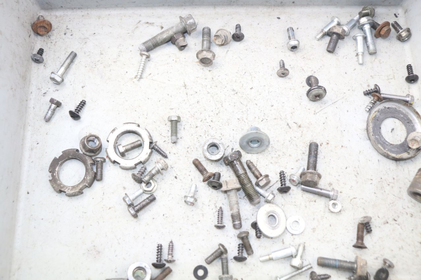 photo de ZAK SCHROEVEN EN BEVESTIGINGSMATERIAAL MBK BOOSTER SPIRIT 50 (2004 - 2017) - Detail van het onderdeel