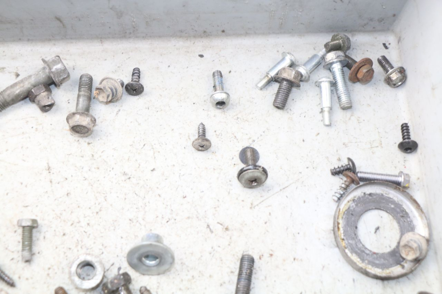 photo de ZAK SCHROEVEN EN BEVESTIGINGSMATERIAAL MBK BOOSTER SPIRIT 50 (2004 - 2017) - Andere kijkhoek