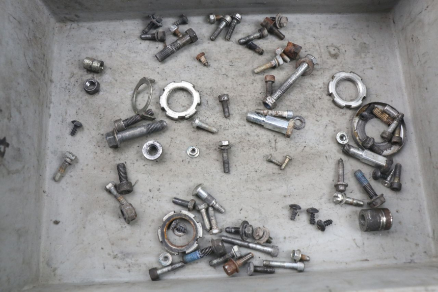 photo de ZAK SCHROEVEN EN BEVESTIGINGSMATERIAAL MBK BOOSTER SPIRIT 50 (2004 - 2017) - Hoofdaanzicht