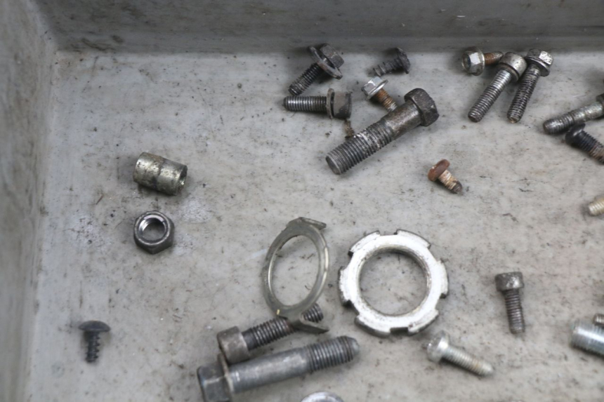 photo de ZAK SCHROEVEN EN BEVESTIGINGSMATERIAAL MBK BOOSTER SPIRIT 50 (2004 - 2017) - Technische close-up