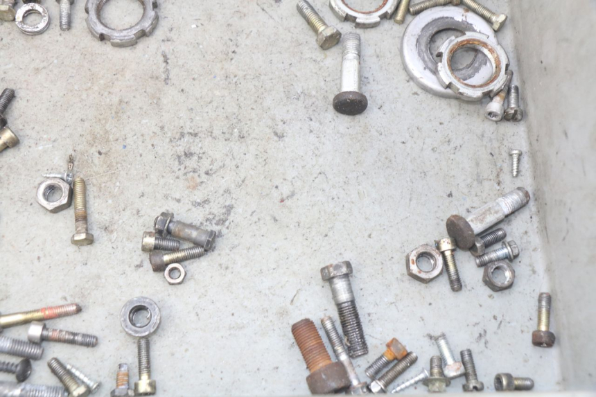 photo de ZAK SCHROEVEN EN BEVESTIGINGSMATERIAAL MBK BOOSTER SPIRIT 50 (2004 - 2017) - Zoom op gebruiksstaat