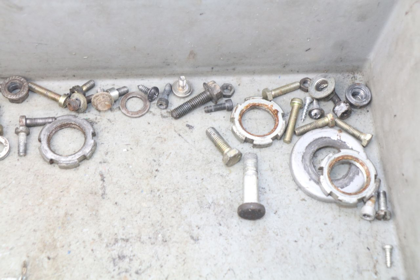 photo de ZAK SCHROEVEN EN BEVESTIGINGSMATERIAAL MBK BOOSTER SPIRIT 50 (2004 - 2017) - Andere kijkhoek