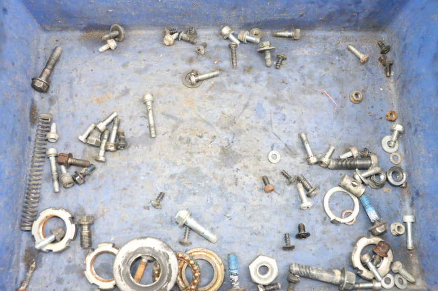 photo de ZAK SCHROEVEN EN BEVESTIGINGSMATERIAAL MBK BOOSTER SPIRIT 50 (2004 - 2017) - Detail van het onderdeel