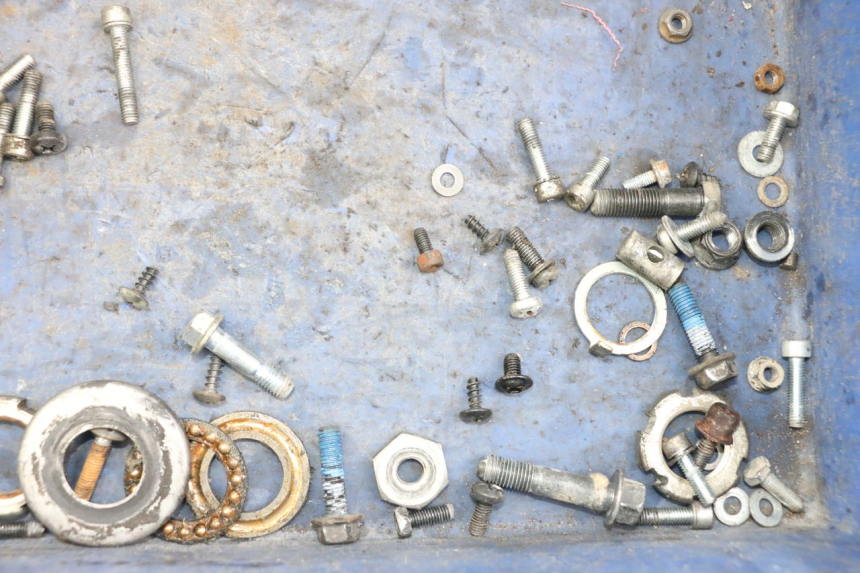 photo de ZAK SCHROEVEN EN BEVESTIGINGSMATERIAAL MBK BOOSTER SPIRIT 50 (2004 - 2017) - Zoom op gebruiksstaat