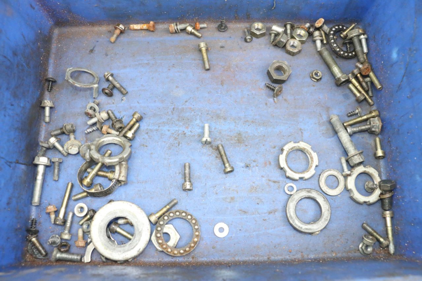 photo de ZAK SCHROEVEN EN BEVESTIGINGSMATERIAAL MBK BOOSTER SPIRIT 50 (2004 - 2017) - Detail van het onderdeel