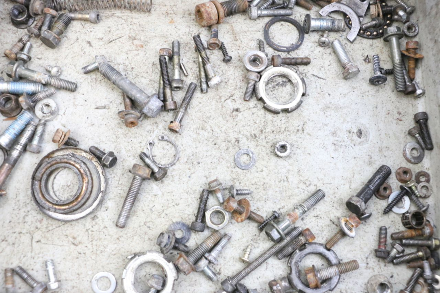 photo de ZAK SCHROEVEN EN BEVESTIGINGSMATERIAAL MBK BOOSTER SPIRIT 50 (2004 - 2017) - Detail van het onderdeel