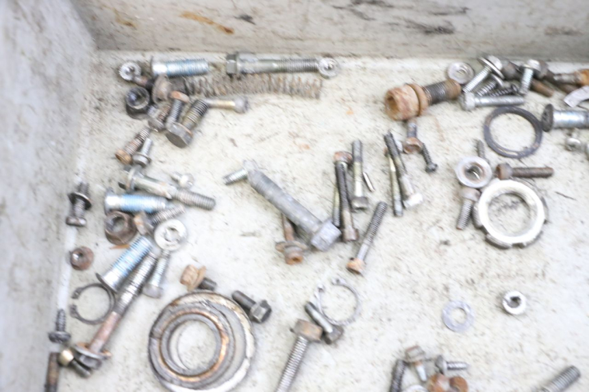 photo de ZAK SCHROEVEN EN BEVESTIGINGSMATERIAAL MBK BOOSTER SPIRIT 50 (2004 - 2017) - Zoom op gebruiksstaat