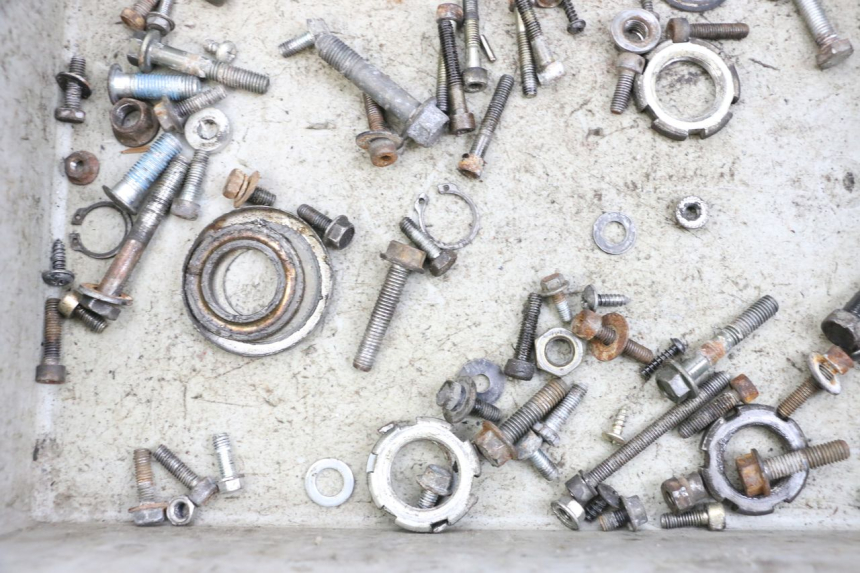 photo de ZAK SCHROEVEN EN BEVESTIGINGSMATERIAAL MBK BOOSTER SPIRIT 50 (2004 - 2017) - Andere kijkhoek