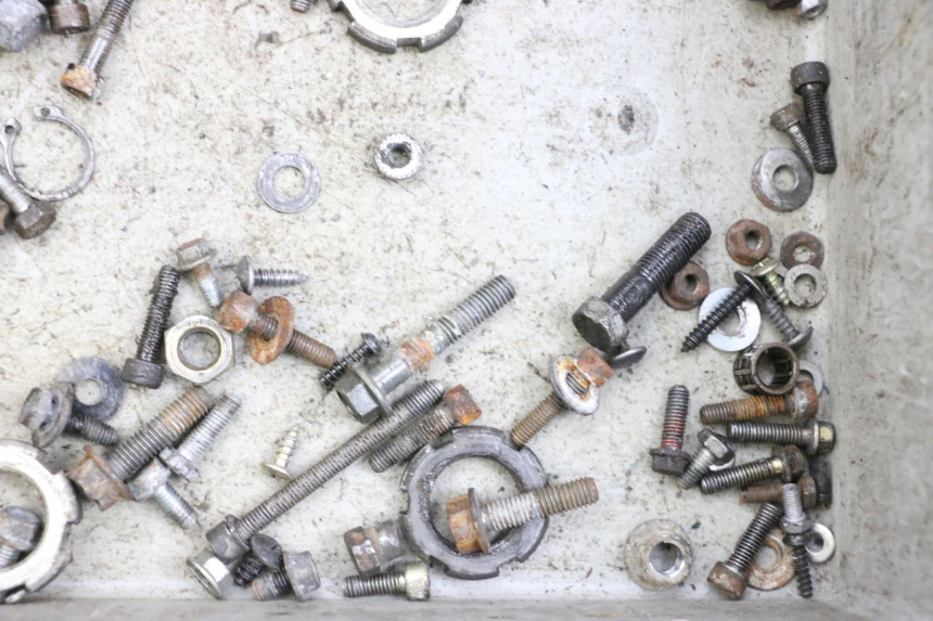 photo de ZAK SCHROEVEN EN BEVESTIGINGSMATERIAAL MBK BOOSTER SPIRIT 50 (2004 - 2017) - Technische close-up