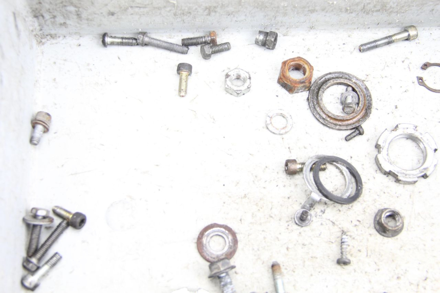 photo de ZAK SCHROEVEN EN BEVESTIGINGSMATERIAAL MBK BOOSTER SPIRIT NAKED 50 (2004 - 2017) - Technische close-up