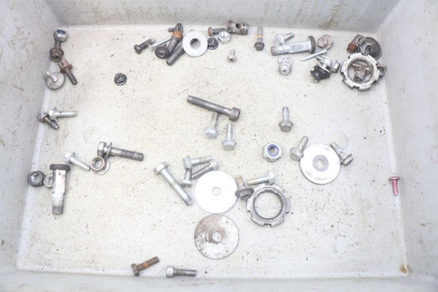 photo de ZAK SCHROEVEN EN BEVESTIGINGSMATERIAAL MBK BOOSTER SPIRIT NAKED 50 (2004 - 2017) - Hoofdaanzicht