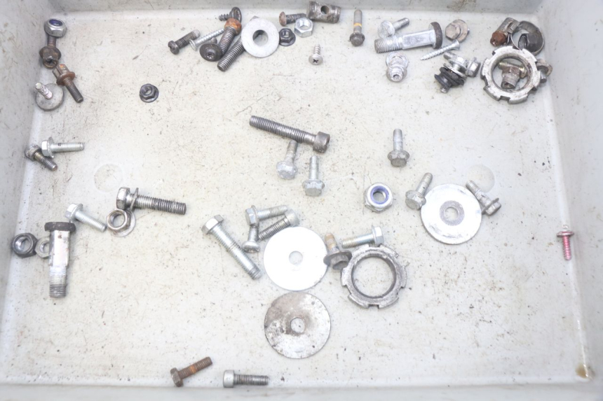 photo de ZAK SCHROEVEN EN BEVESTIGINGSMATERIAAL MBK BOOSTER SPIRIT NAKED 50 (2004 - 2017) - Detail van het onderdeel