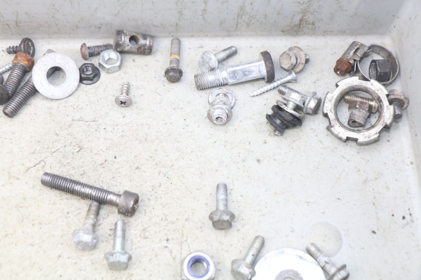 photo de ZAK SCHROEVEN EN BEVESTIGINGSMATERIAAL MBK BOOSTER SPIRIT NAKED 50 (2004 - 2017) - Zoom op gebruiksstaat