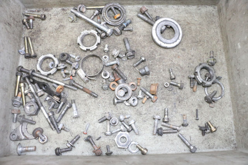 photo de ZAK SCHROEVEN EN BEVESTIGINGSMATERIAAL MBK BOOSTER SPIRIT NAKED 50 (2004 - 2017) - Hoofdaanzicht