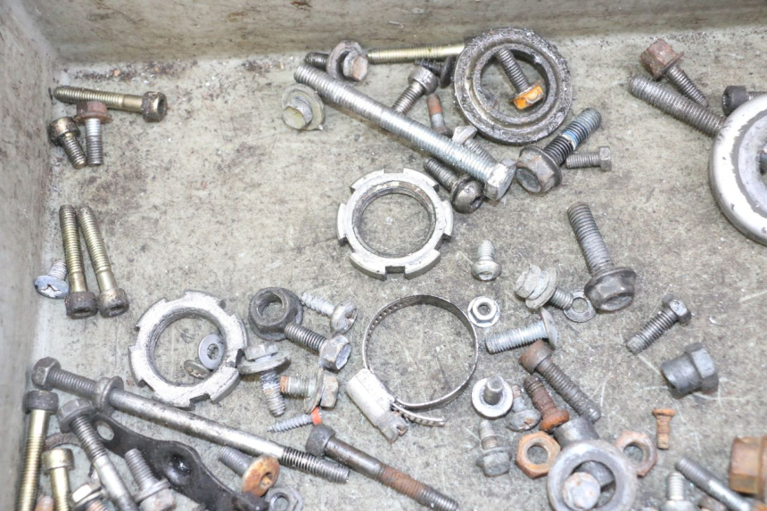 photo de ZAK SCHROEVEN EN BEVESTIGINGSMATERIAAL MBK BOOSTER SPIRIT NAKED 50 (2004 - 2017) - Detail van het onderdeel