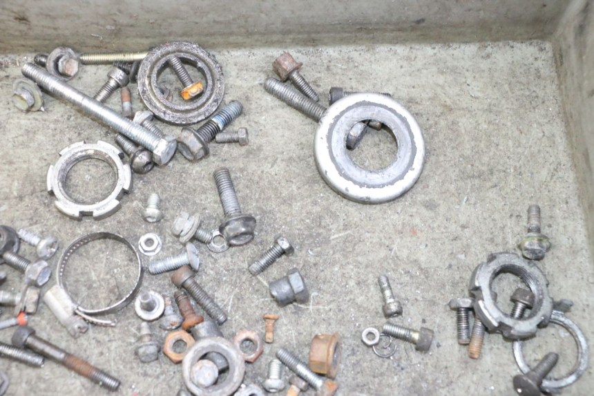 photo de ZAK SCHROEVEN EN BEVESTIGINGSMATERIAAL MBK BOOSTER SPIRIT NAKED 50 (2004 - 2017) - Andere kijkhoek